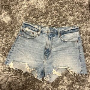Abercrombie the mom short high rise. Size 26